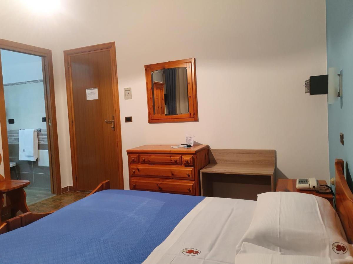 Hotel Annibale Isola Di Capo Rizzuto Exterior photo